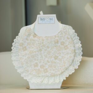 Set babero beige olan encaje